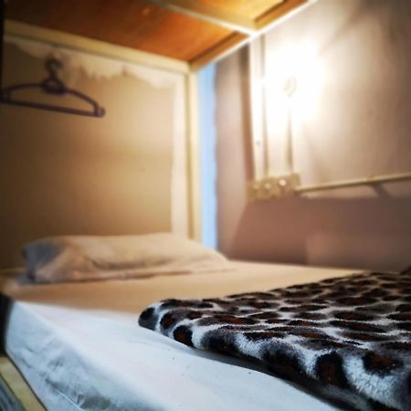 Get Inn Backpackers Кота-Кинабалу Экстерьер фото